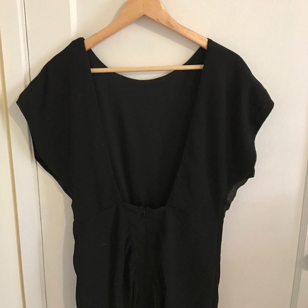 PERFECT LITTLE BLACK DRESS W. LOW BACK