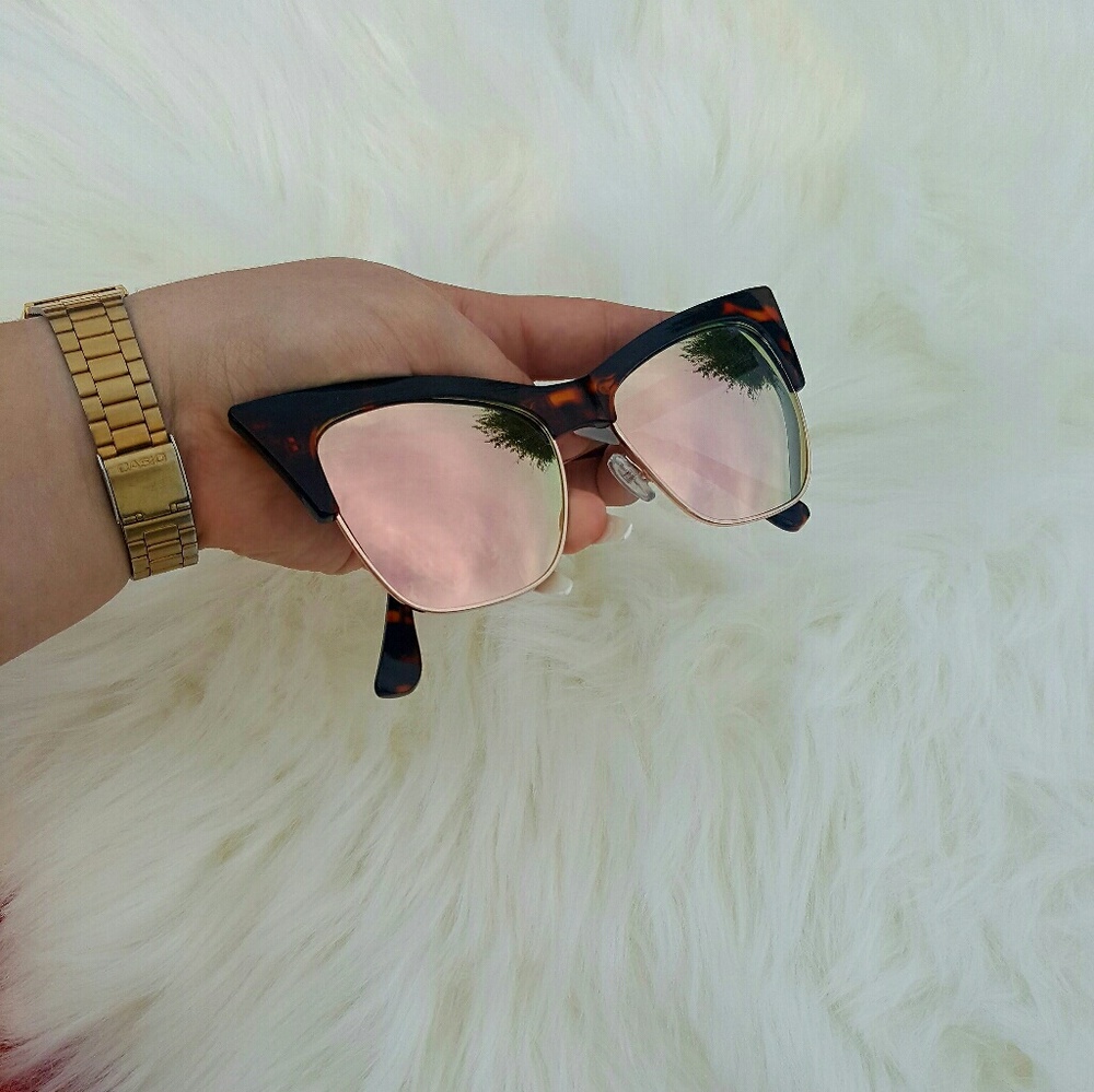🎉🎉LAST ONE LEFT!!🎉🎉Cateye Mirror Sunglasses!