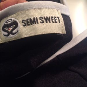 semi sweet Tops - Cool design like new Blk and yellow sleeveless top semi sweet Tops - Cool design like new Blk and yellow sleeveless top