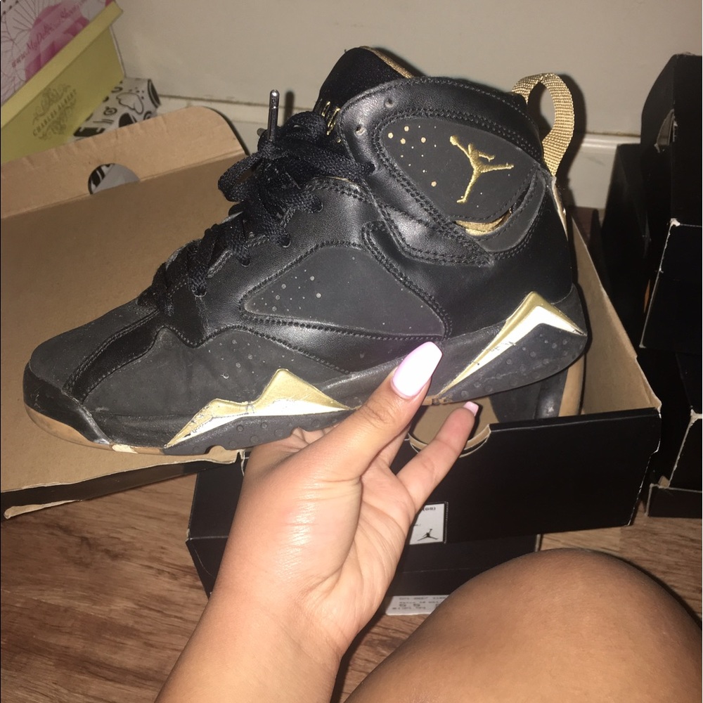 Black & gold 7's