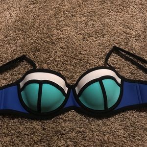 Authentic triangl top