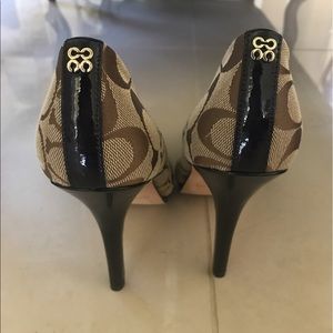 Coach pumps