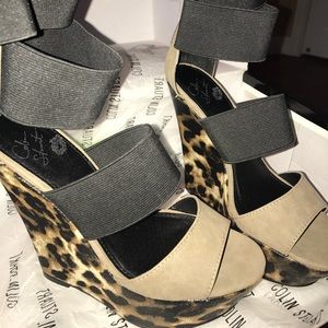 Edgy Wedge shoes Leopard style