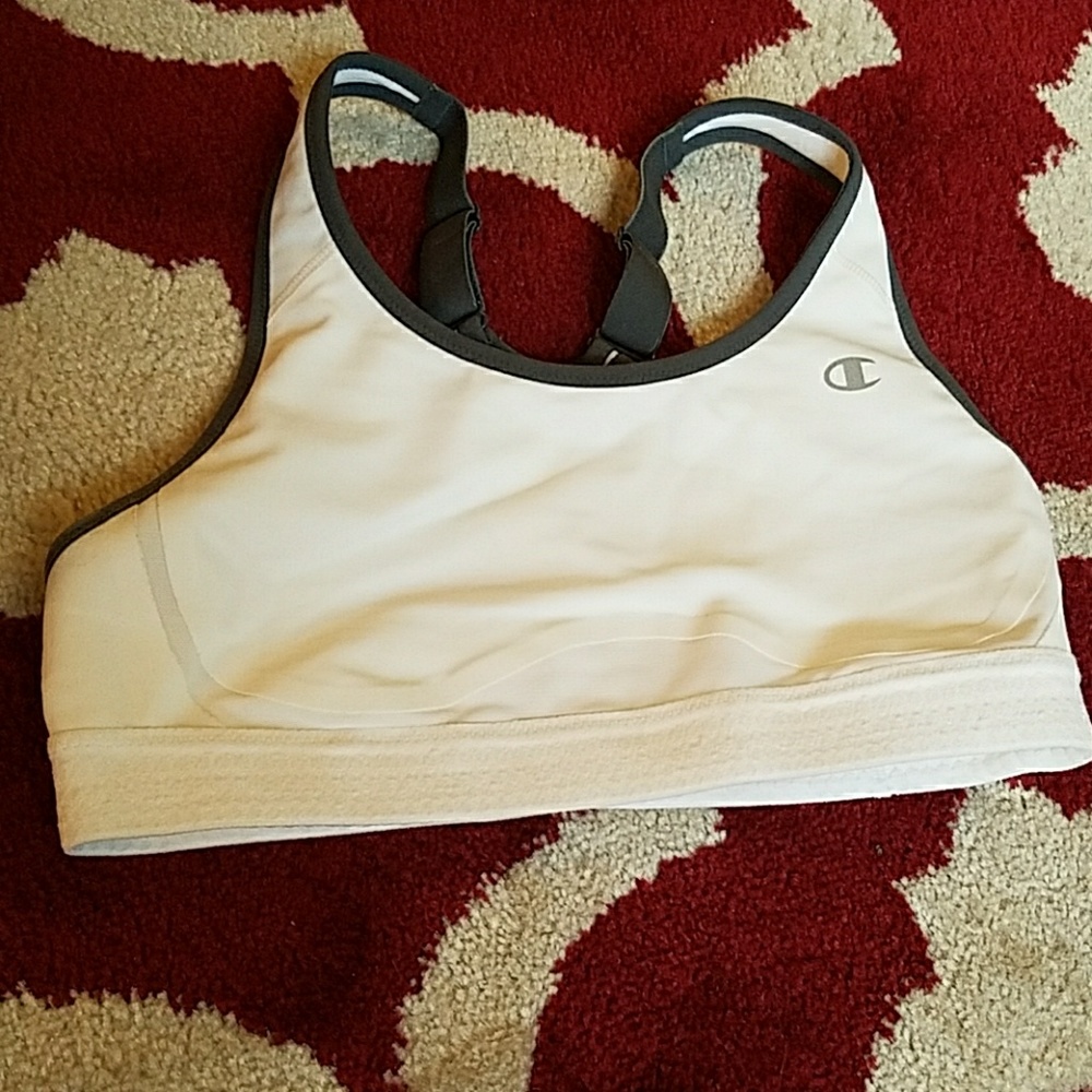 **SOLD** Champion sports bra never worn size S