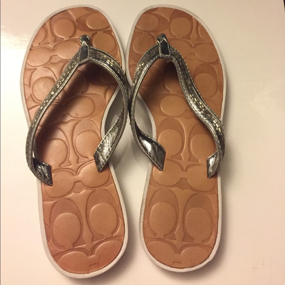 Coach laurel met Kidskin silver size 5 flip flops