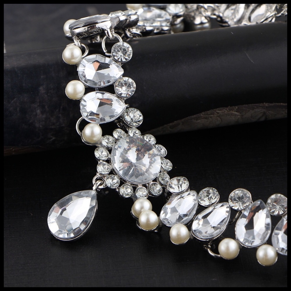 🎀 Silver Crystal Choker Necklace - Picture 4 of 4