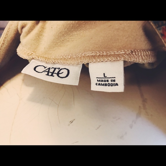 Multi-colored short sleeve top. Intricate design. - Picture 3 of 3