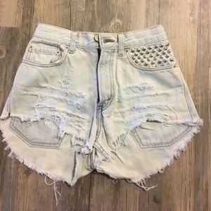 Vintage Levi high waisted shorts size 23/24