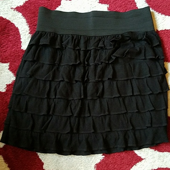Julie's closet black ruffle mini skirt - size M - Picture 1 of 2