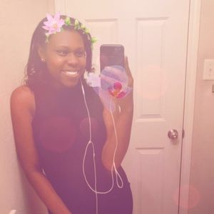 Meet your Posher, Monique