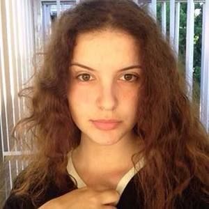 Meet your Posher, Dzelila