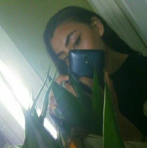 Meet your Posher, Iris