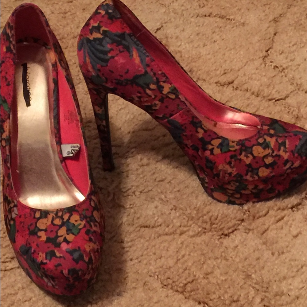 2 pair of Women's heels