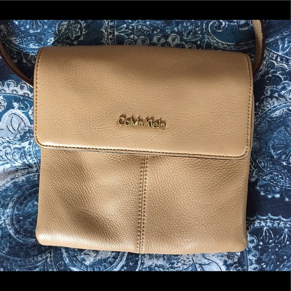 Calvin Klein Crossbody - Picture 1 of 2
