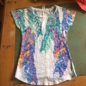 Colorful feathery summer shirt.