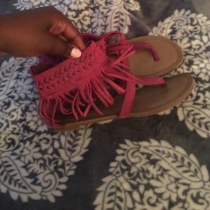 MINNETONKA FRINGE SANDALS