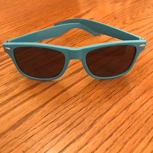 🌞💟😎Blue snazzy sunglasses 😎