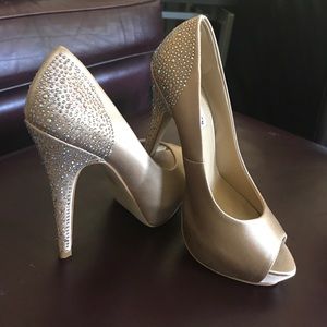 7.5 champagne colored heels with sequins on heel
