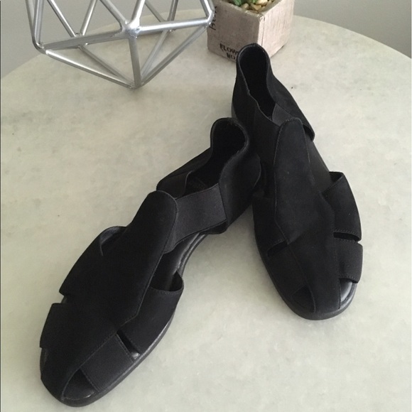 Minimalist style suede sandals! - Picture 2 of 8