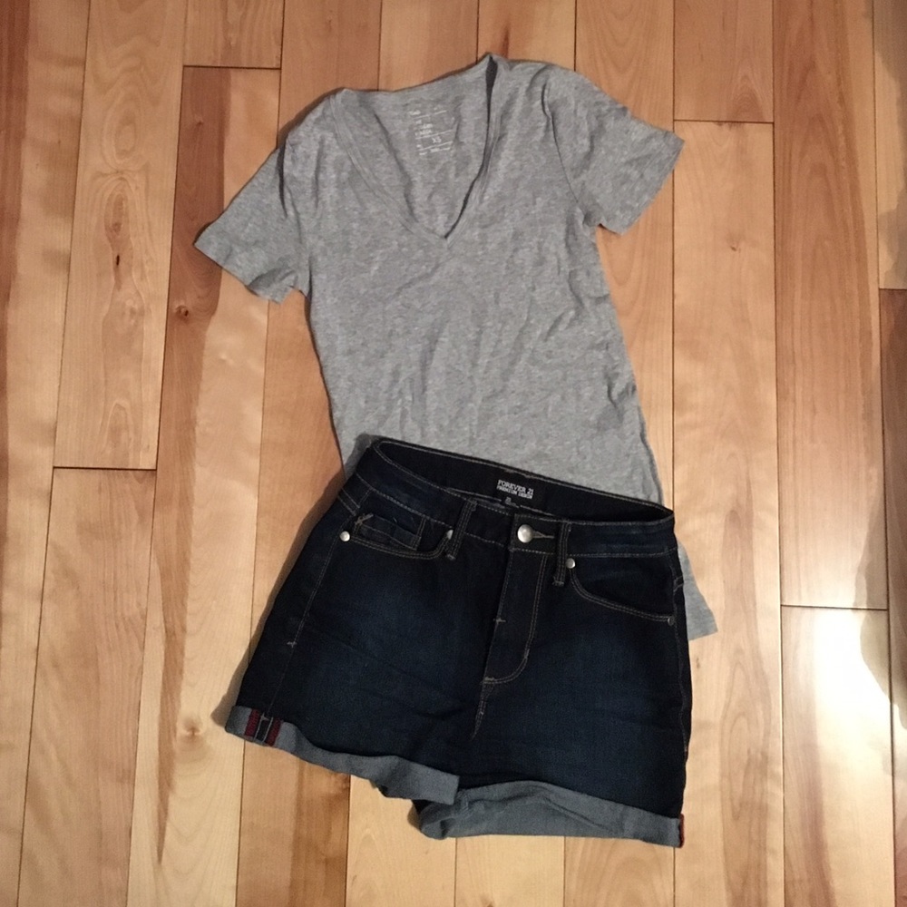 Grey v neck gap t-shirt