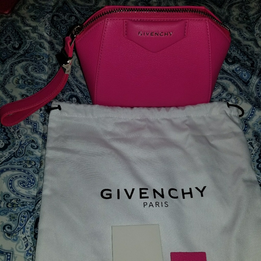 Sold Givenchy antigona pouch
