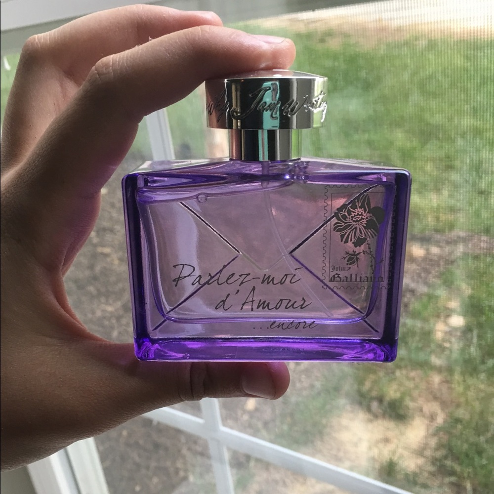 Parlez-Moi D'Amour Perfume