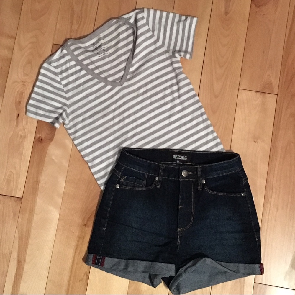 Striped grey and white gap v neck