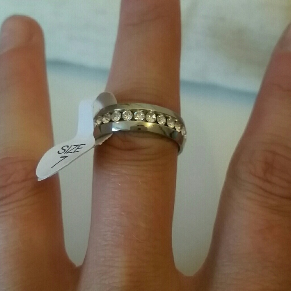 UNISEX ENGAGEMENT RING