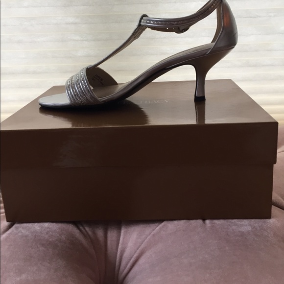 •SALE• NEW Ellen Tracy silver heel sandals - Picture 3 of 6