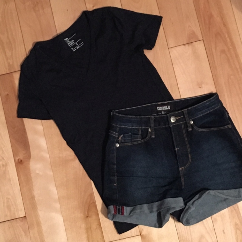 Navy blue gap v neck. Size S