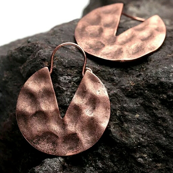 Hollke Jewelry - ❄ Menthe : Modern Hammered Metal Earrings