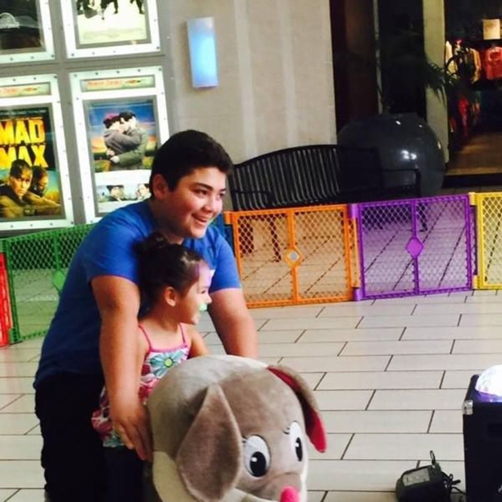 Meet your Posher, Mercedes