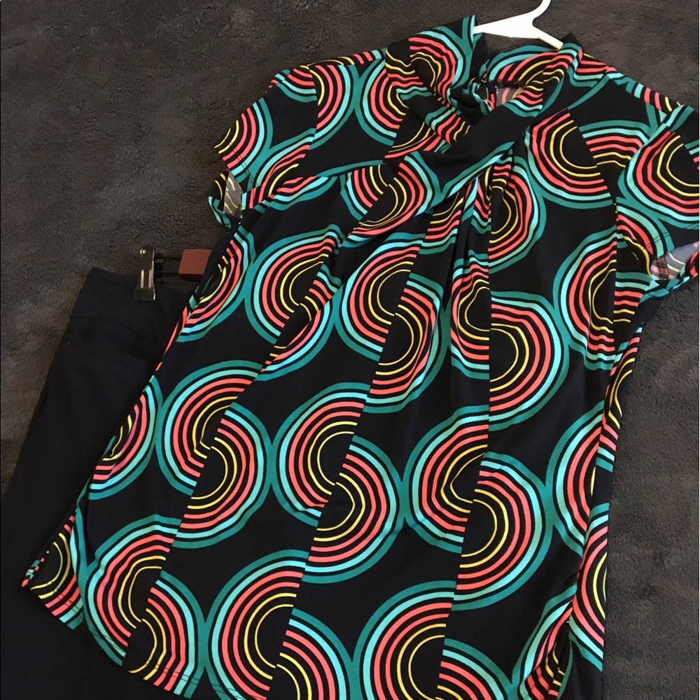 It's Electric ⚡️ sassy sexy blouse