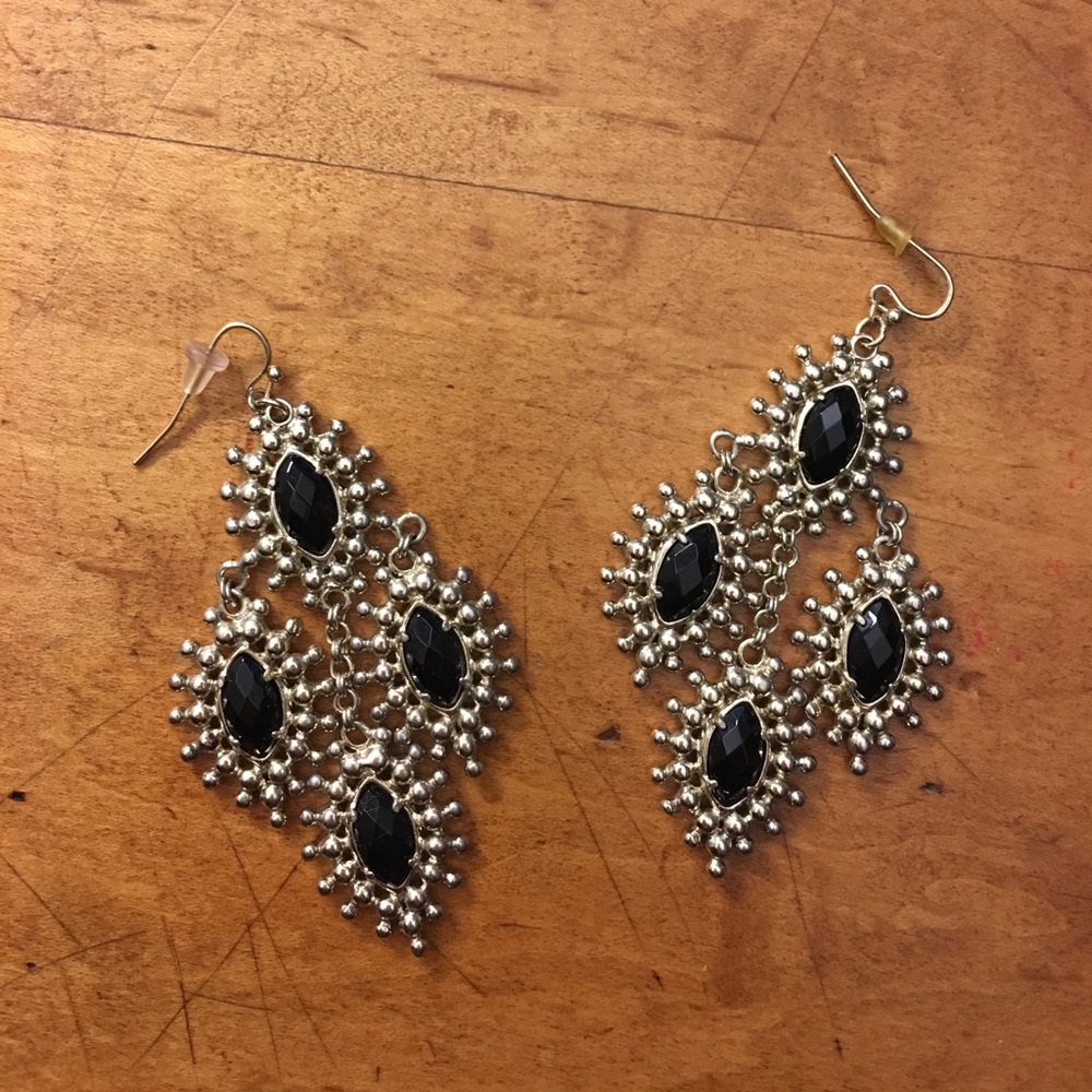 30% OFF ALL BUNDLES --- Kendra Scott earrings