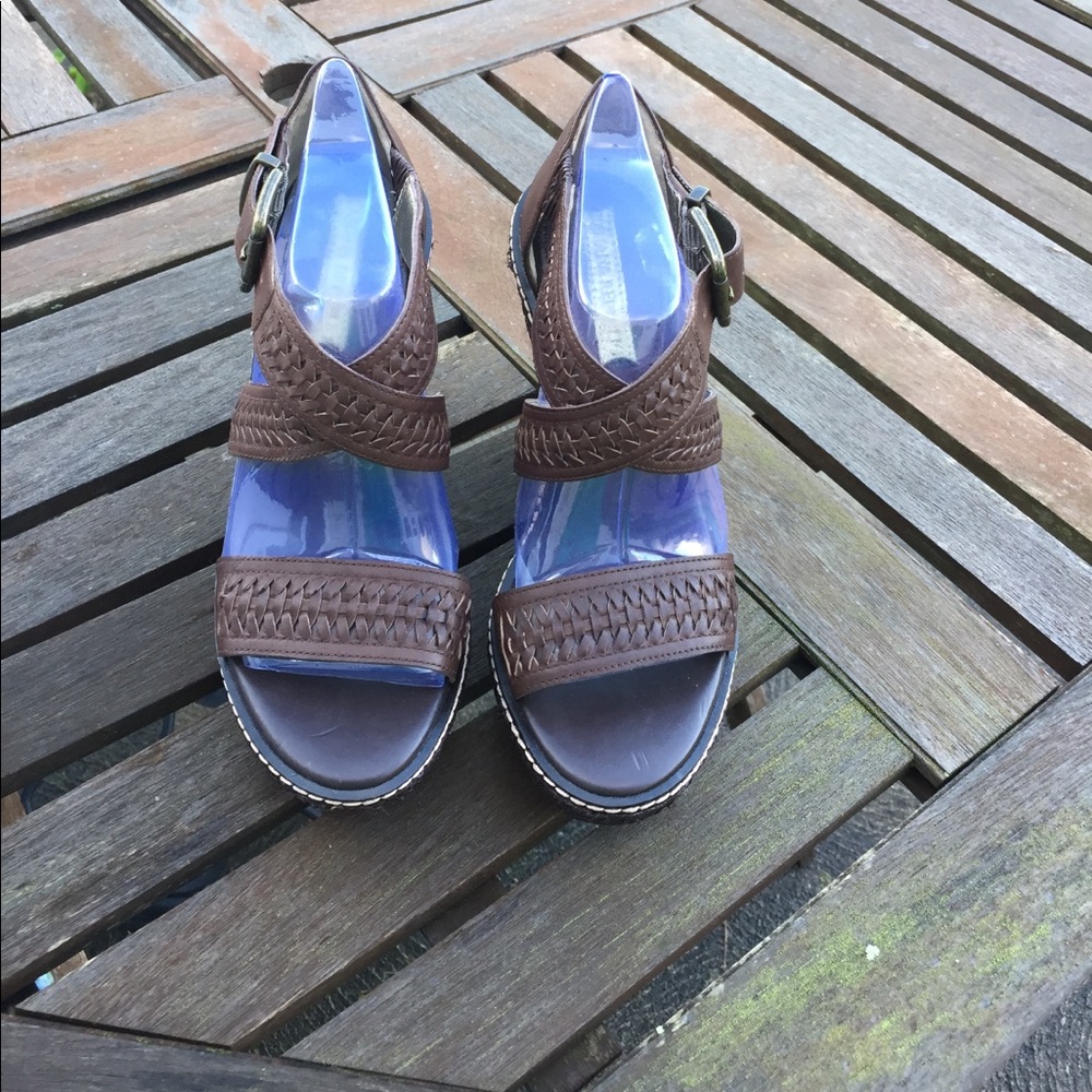Brand New Banana Republic Leather Sandals Size 6.5