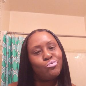 Meet your Posher, Mona