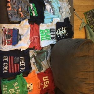 HUGE LOT OF 15 2T BOY T-SHIRTS