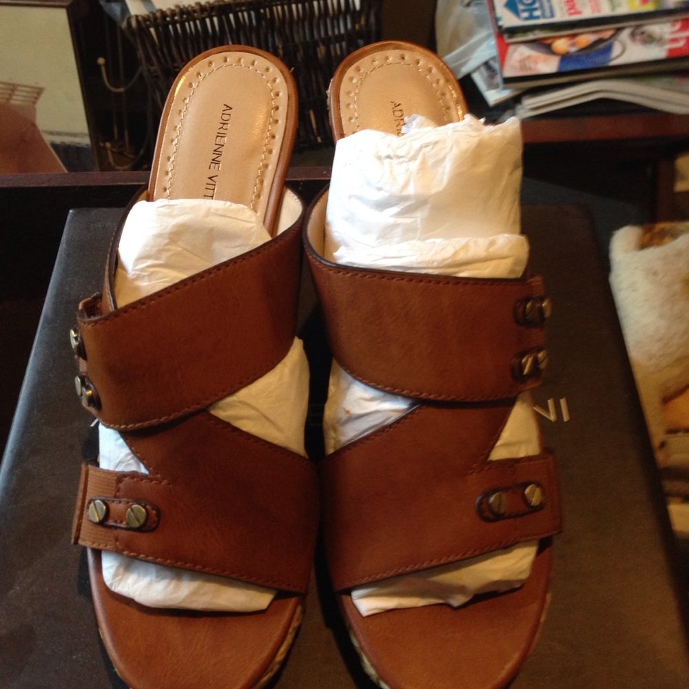 Adrienne Vittadini NIB Carlene wedge sandals