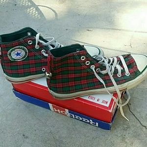RARE 80S CONVERSE CHRISTMAS HIGH TOPS SIZE 6 1/2