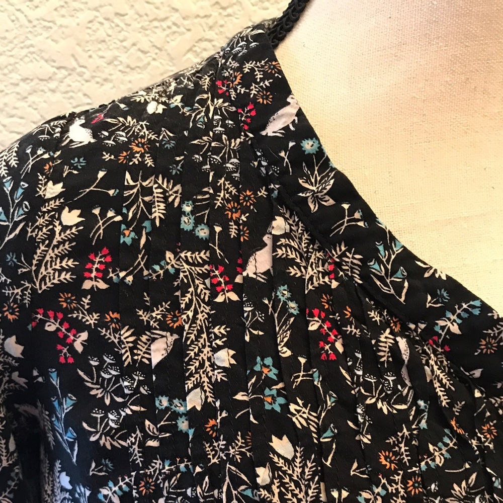 Women’s Old Navy Bunny Shirt Size XS - Picture 3 of 4