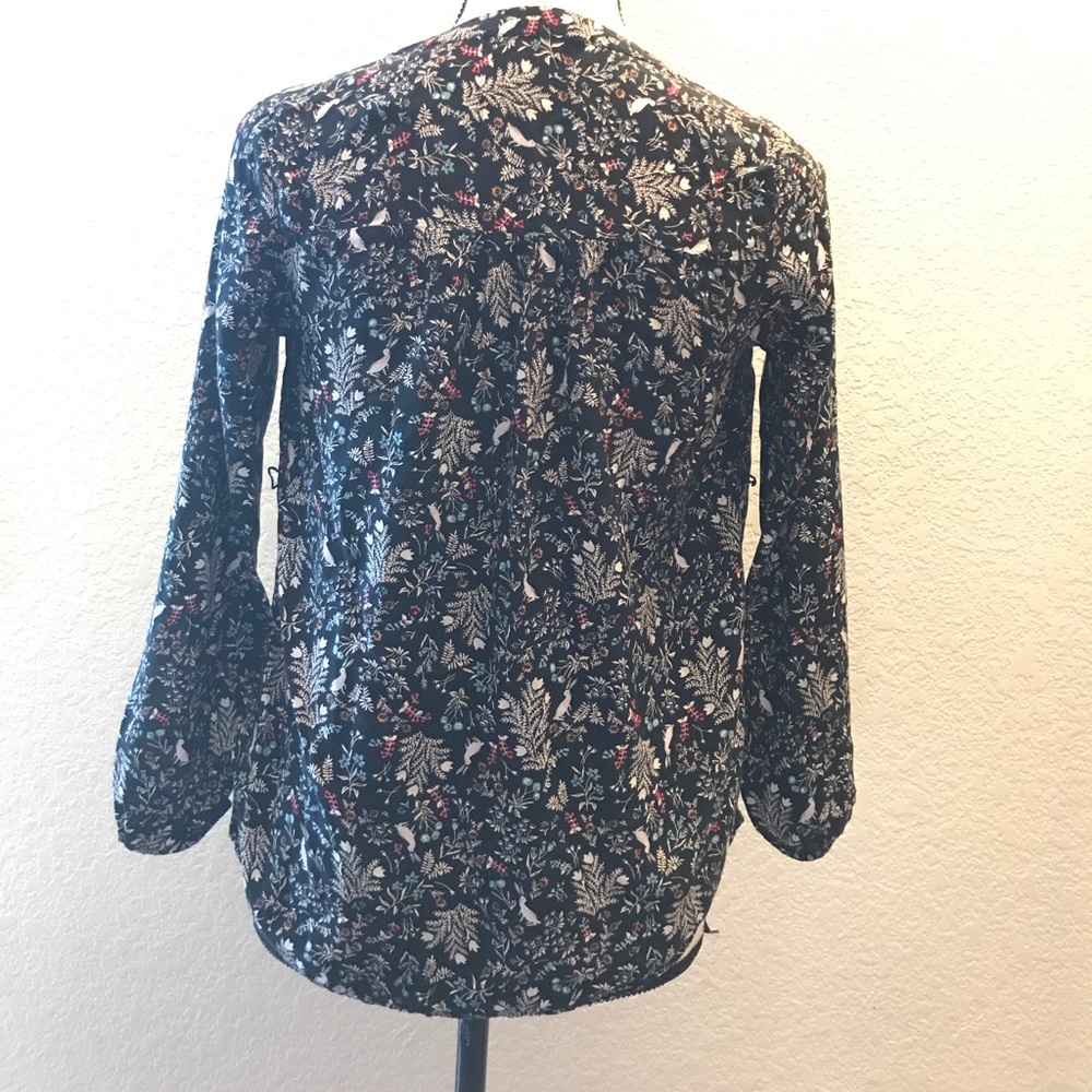 Women’s Old Navy Bunny Shirt Size XS - Picture 4 of 4