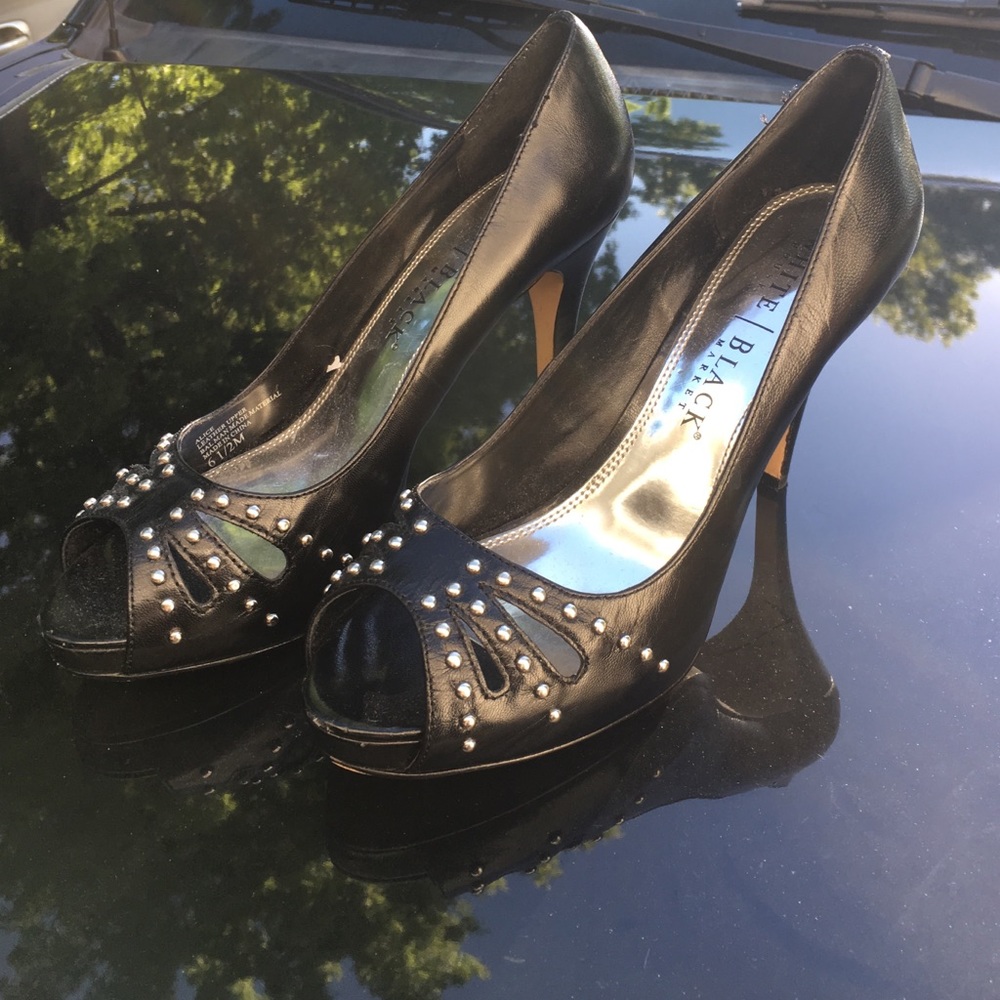 White House Black Market black heels / pumps
