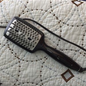 Infiniti pro straightening brush conair