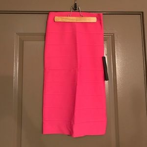 ❌SOLD❌: NWT BCBG "Leger" Stretch Pencil Skirt Sz S