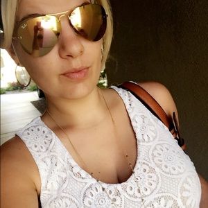 Meet your Posher, Laura