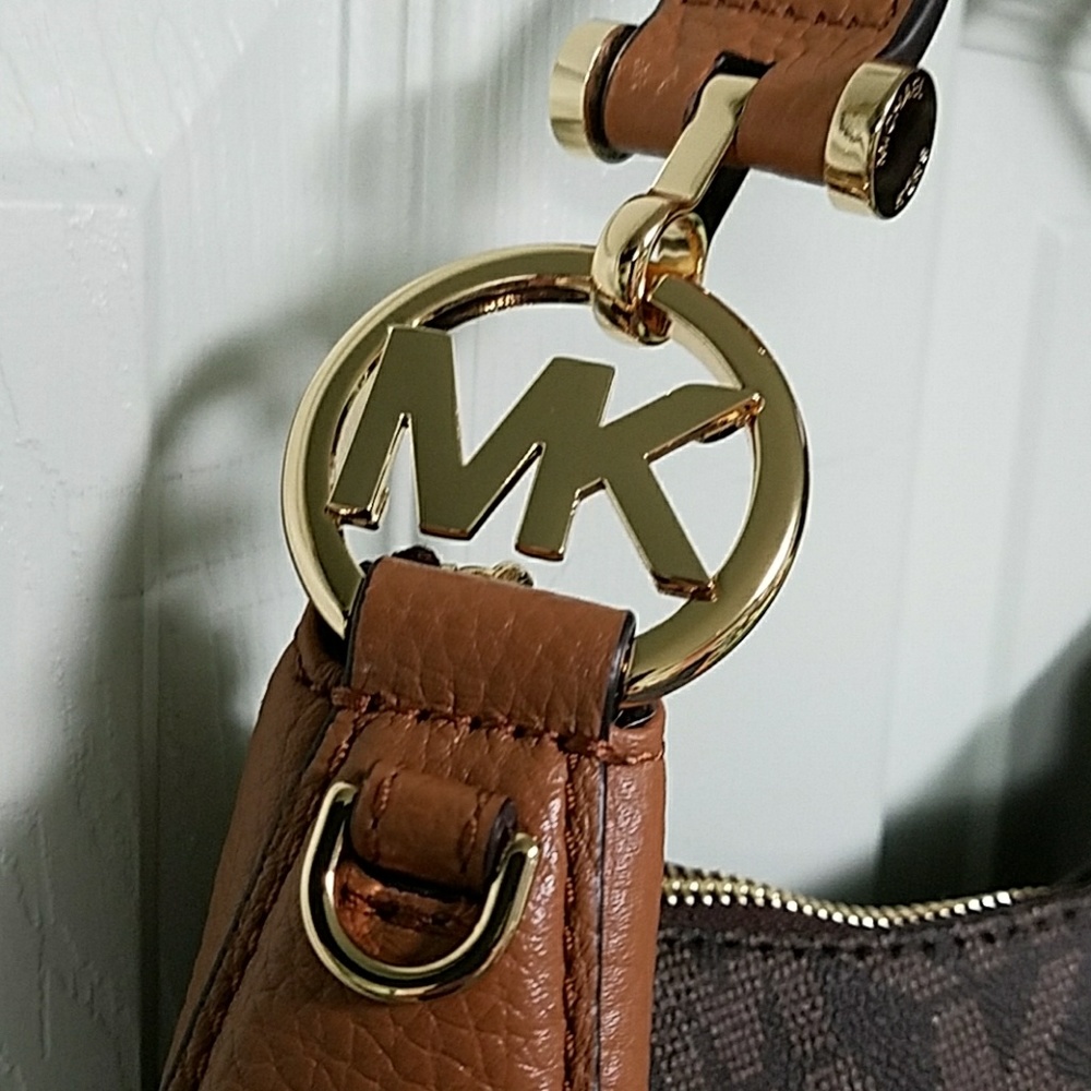 Authentic Michael Kors Leather Shoulder Bag  Purse - Picture 2 of 8
