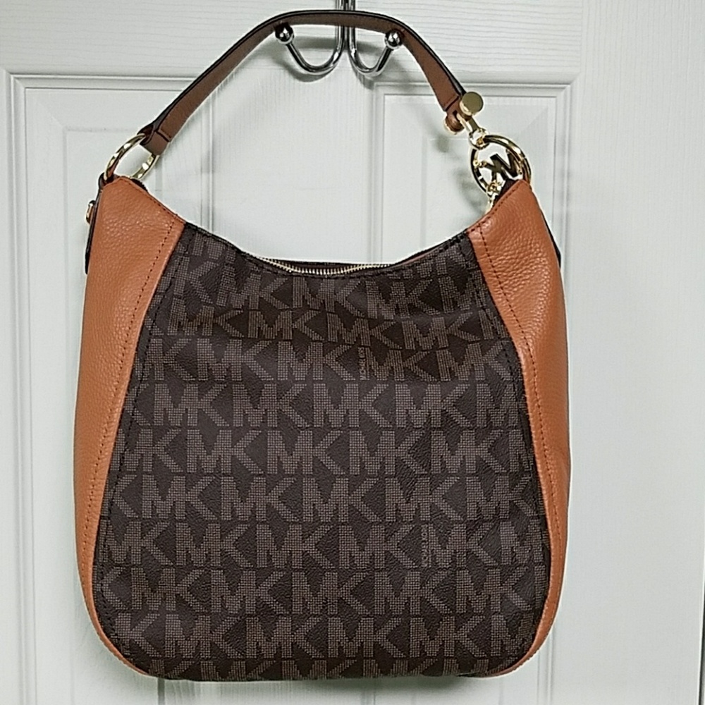 Authentic Michael Kors Leather Shoulder Bag  Purse - Picture 3 of 8