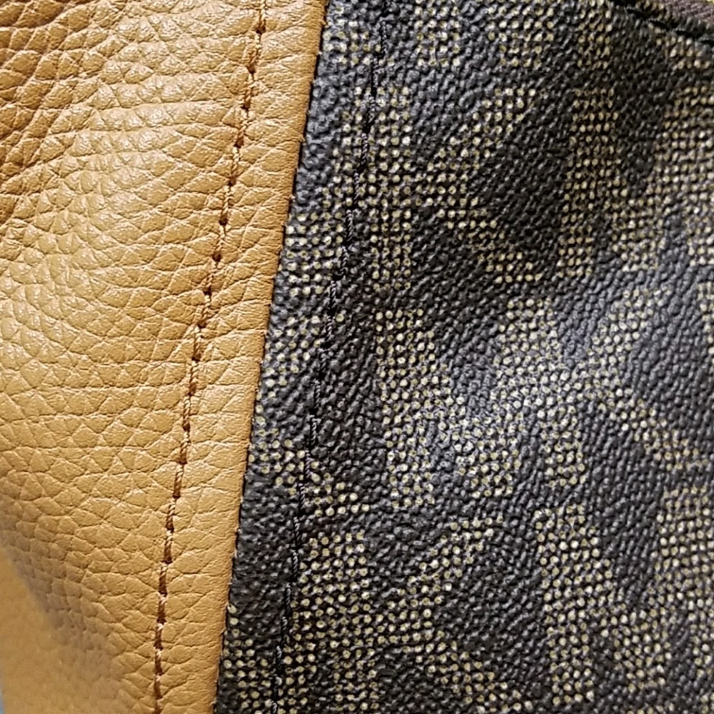 Authentic Michael Kors Leather Shoulder Bag  Purse - Picture 7 of 8