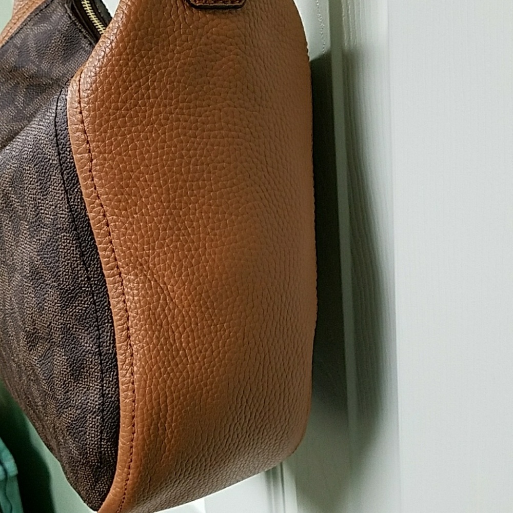 Authentic Michael Kors Leather Shoulder Bag  Purse - Picture 8 of 8