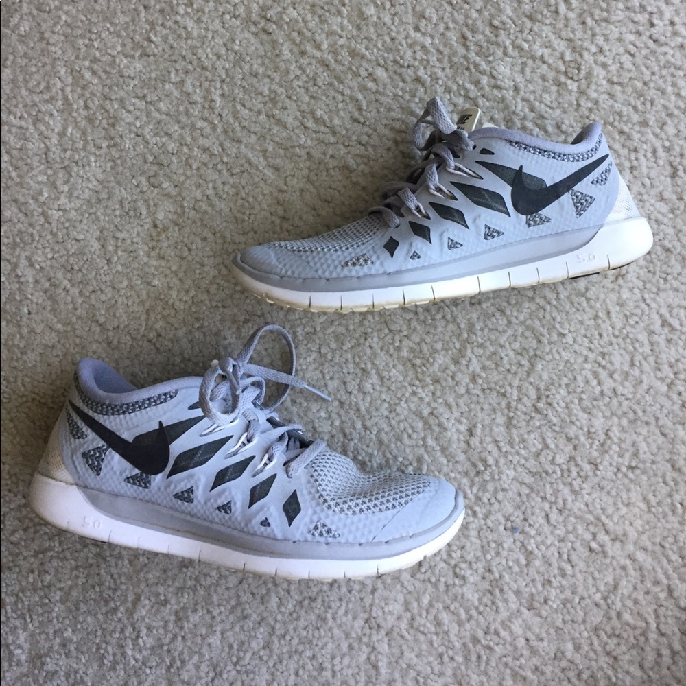 NIKE | Boys Free Run 5.0 (Size 5.5 W)